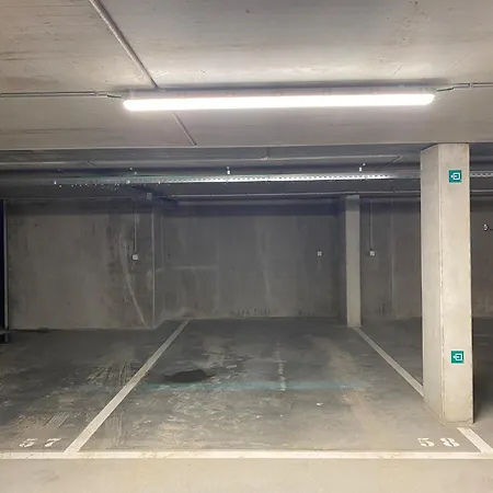 In Near Marina דירה