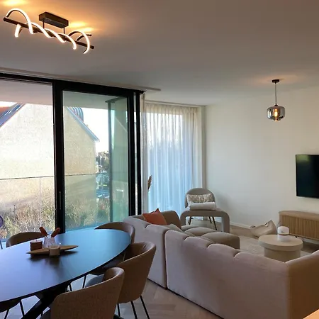 In Near Marina ניופורט