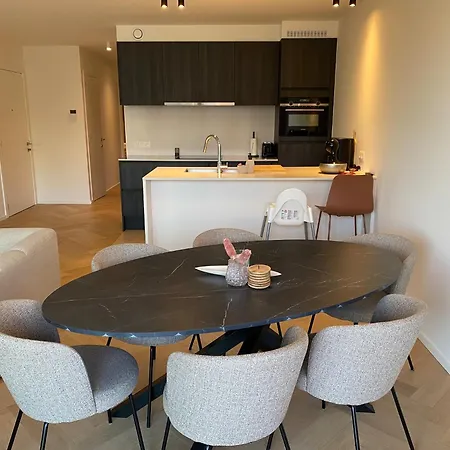 In Near Marina * ניופורט