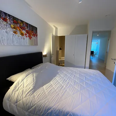 In Near Marina דירה