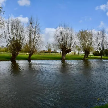 In Near Marina * ניופורט